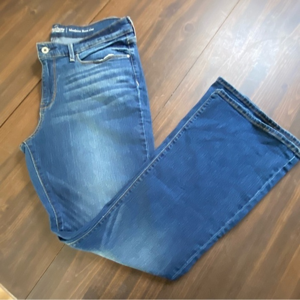 Levi Jeans Modern Boot Cut Women’s Size 33/30 Blue Denim